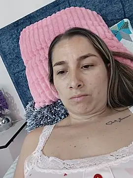 lipzzy_sun20 (F young) - Show tits
