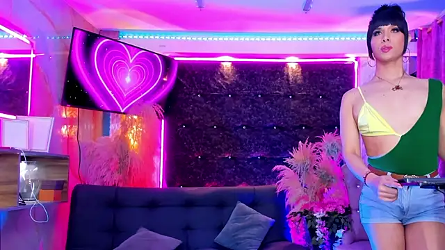 Queens_Wonders_Blonders webcam