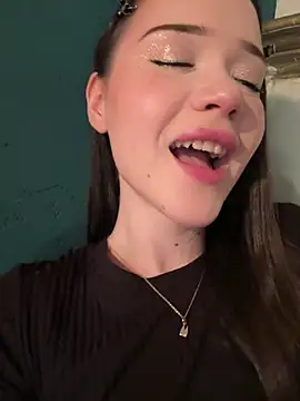 kitty_sixseven webcam