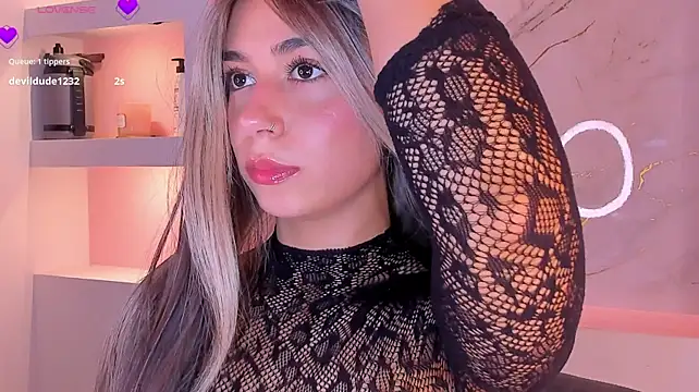 AliceStevens1_ webcam