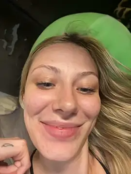 Shelly-Marie webcam