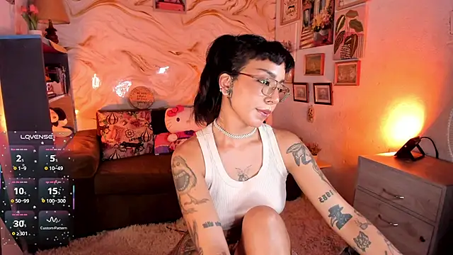 MilaThorne webcam