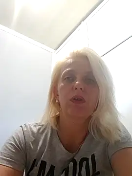 MiaLove183 webcam