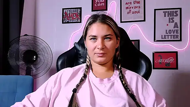 AlisaFrost webcam