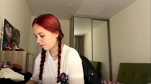 SelenShine live cam on StripChat