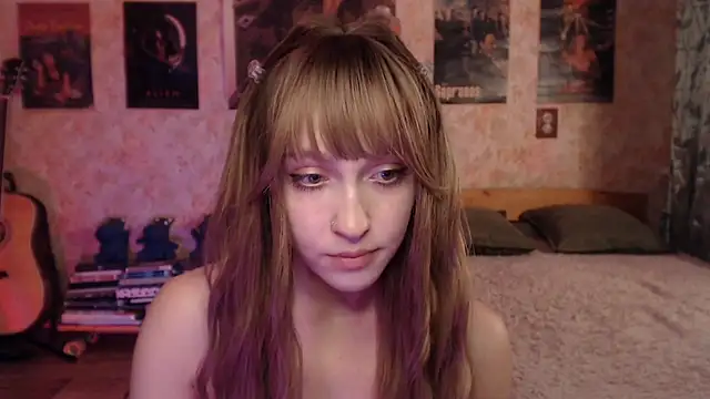 Friendly_Ellie live cam on StripChat