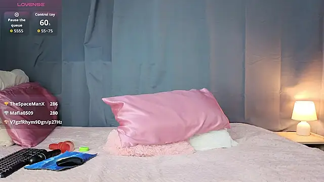 Yellow-Mellow23 Lovense cam girl