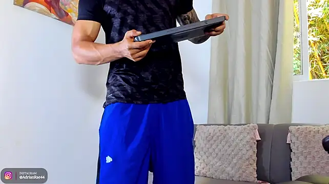Mr_adrian webcam