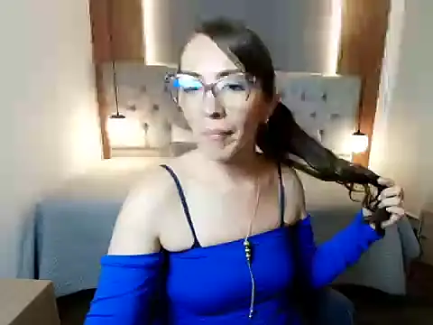 VictoriaLuxee_ webcam