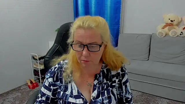 Frau_Marta live cam on StripChat
