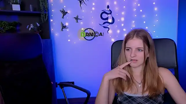 lisa_dark_ webcam