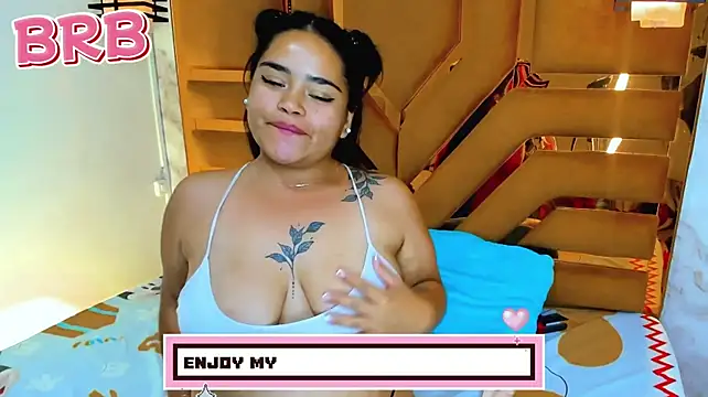 Violett_Cinnamon webcam