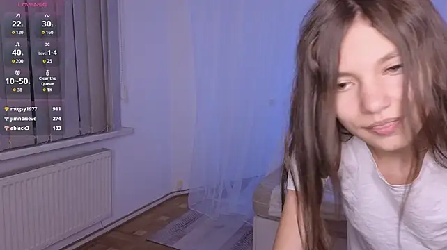 Little__Lunaa live cam on StripChat