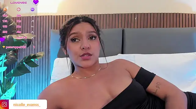 NicolleeEvanss webcam