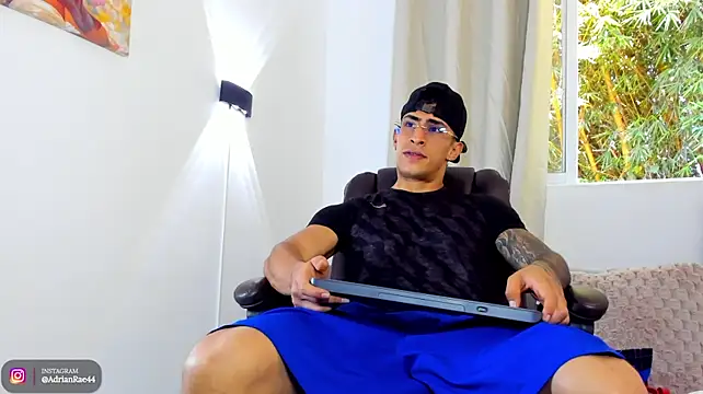 Mr_adrian webcam