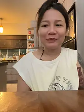 LINDA_HD live cam on StripChat
