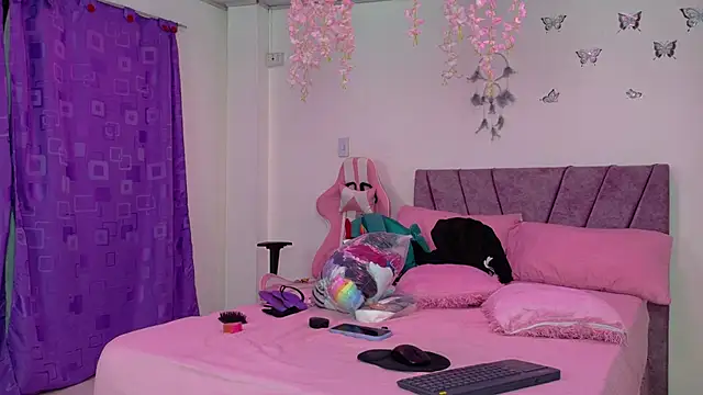 NahomyEvans live cam on StripChat