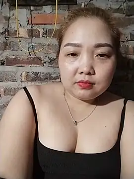 Tindraa1 live cam on StripChat