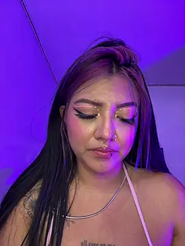Abbyqueen23 curvy Latina cam girl