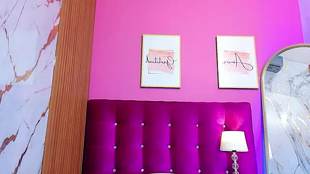 skinnyindiansluttt live cam on StripChat