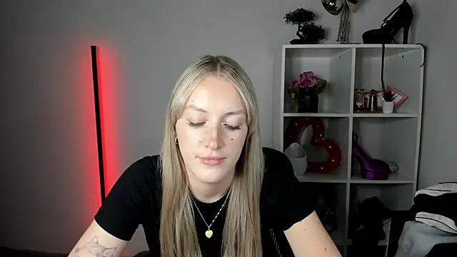 EvelynBlond webcam