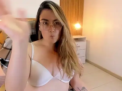 miaamadorvs (F milf) - ice dick in my tits