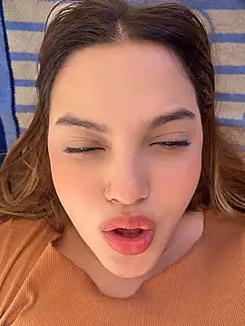 colibri_xxx (F young) - TITS OUT HIDDEN 🤫🤫🤫
