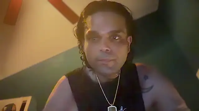 icebergslim281 live cam on StripChat