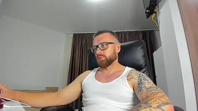 Findom_guy live cam on StripChat