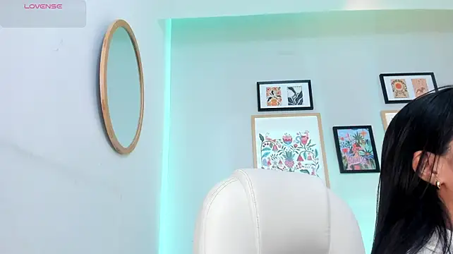 Tiffany_Low webcam