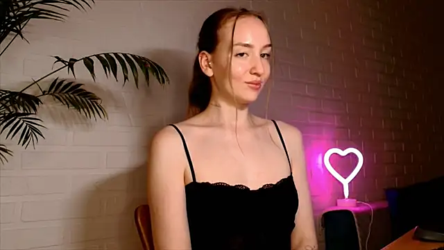 WhitePrincessLuna live cam on StripChat
