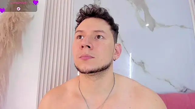 Izui_Pierce live sex cam
