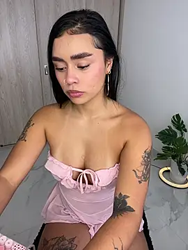 meli_ortiz_ live cam on StripChat