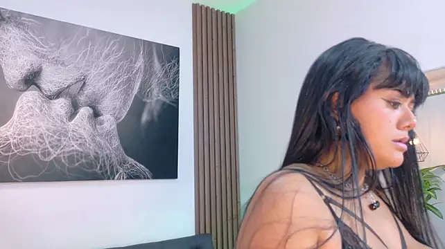 Queen_Curvy01