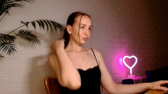 WhitePrincessLuna live cam on StripChat