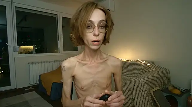 amber_quell_here (F young) - naked