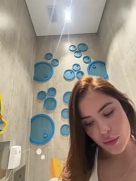 sofiagomez444 (F young) - Make me feel naughty 😈