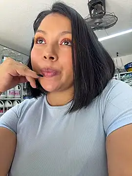 isabella__luna (F milf) - Full-on masturbation in the store restro