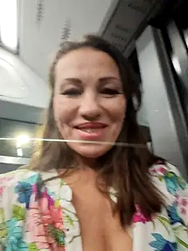 pure_elena (F milf) - Spread ass and sit on cam