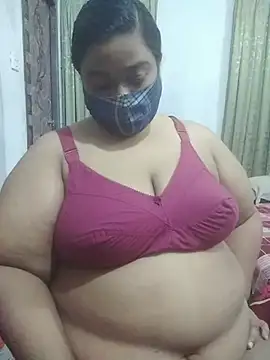 momo_loves webcam