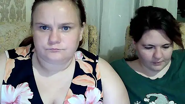 MilaXHelen webcam