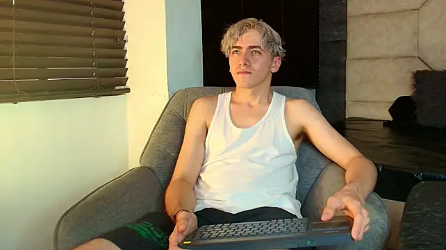Tyler_Mcrey live sex cam
