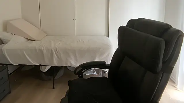 drummajor (M grandpa) - Wank and squirt on chest