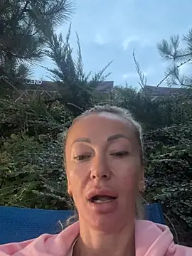 Nolly_moniika__ webcam