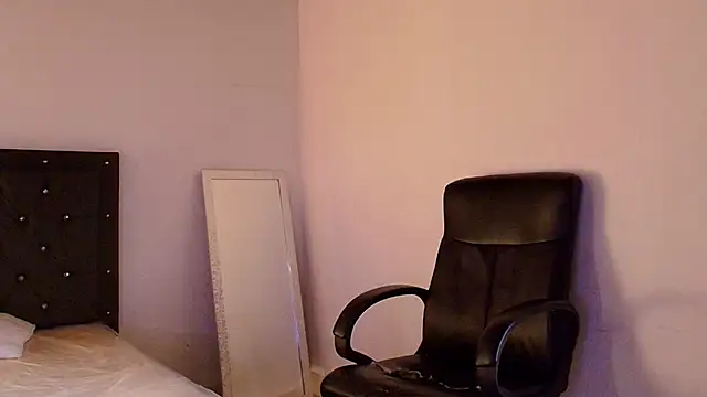 Ari_stone live cam on StripChat