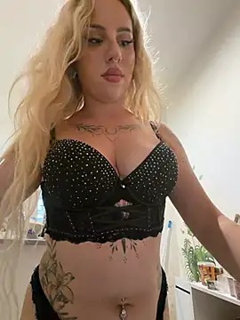 mila_kween live cam on StripChat