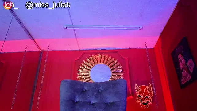Julieta_Russell webcam