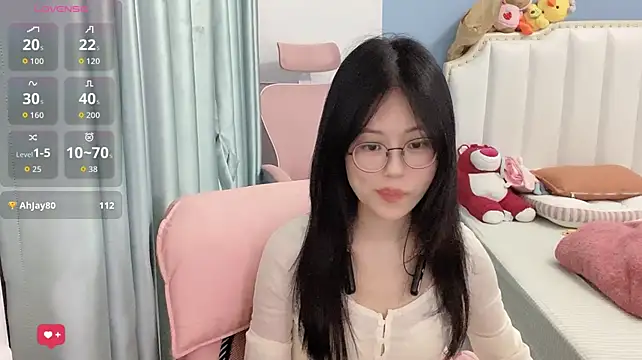 Luna-666 live cam on StripChat