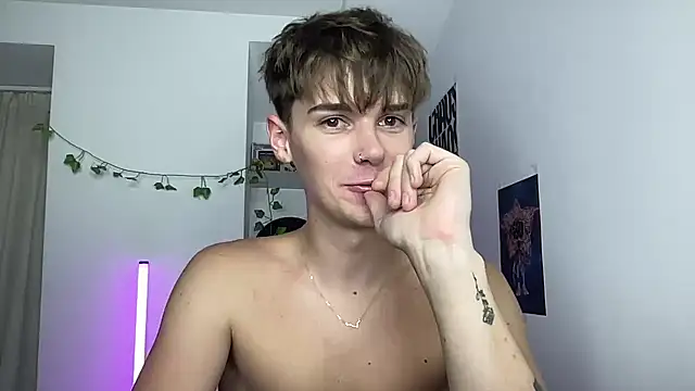 YourMilkyGuy live sex cam