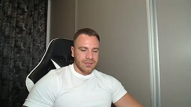 Thori92 live cam on StripChat